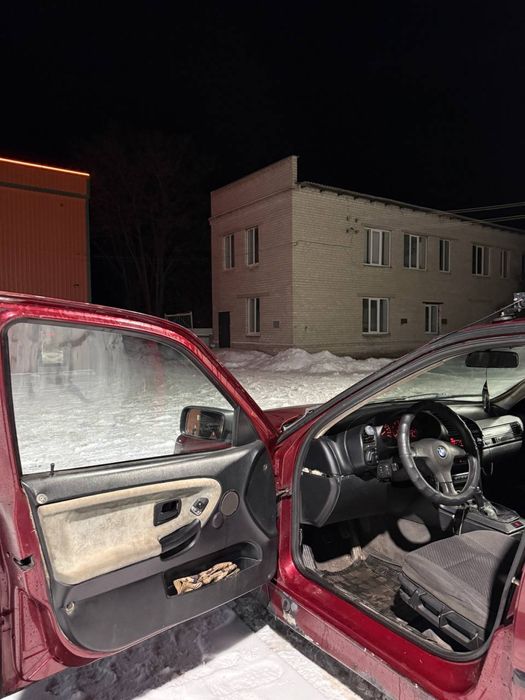 Продам терміново бмв е36