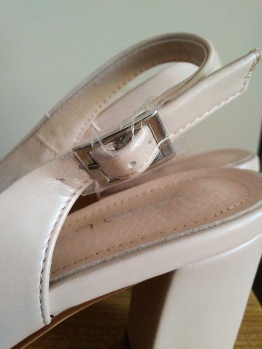 Eleganckie perłowe sandałki na obcasie r.39 Sergio Leone