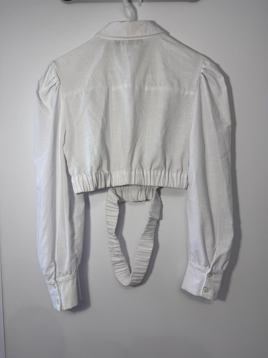 сорочка з поясом та обʼємними рукавами