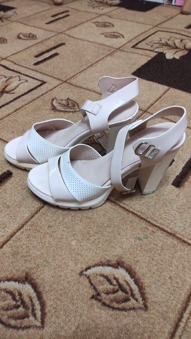 Женский босоніжки