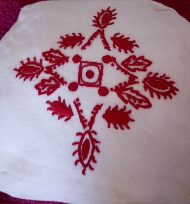 Necessaire em linho caseiro com bordado de Guimarães