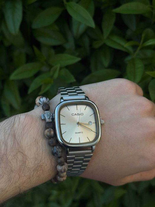 Годинник Casio , квадратний циферблат