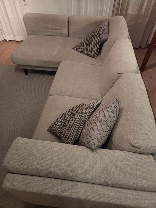 Sofá 3 lugares com chaise longue creme