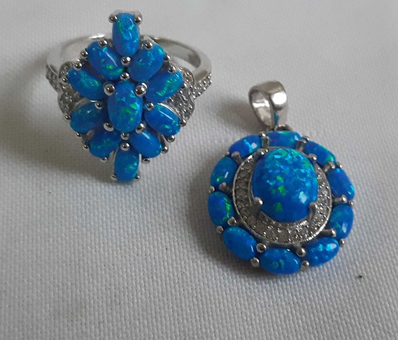 Комплект из серебра с синим опалом и фианитами