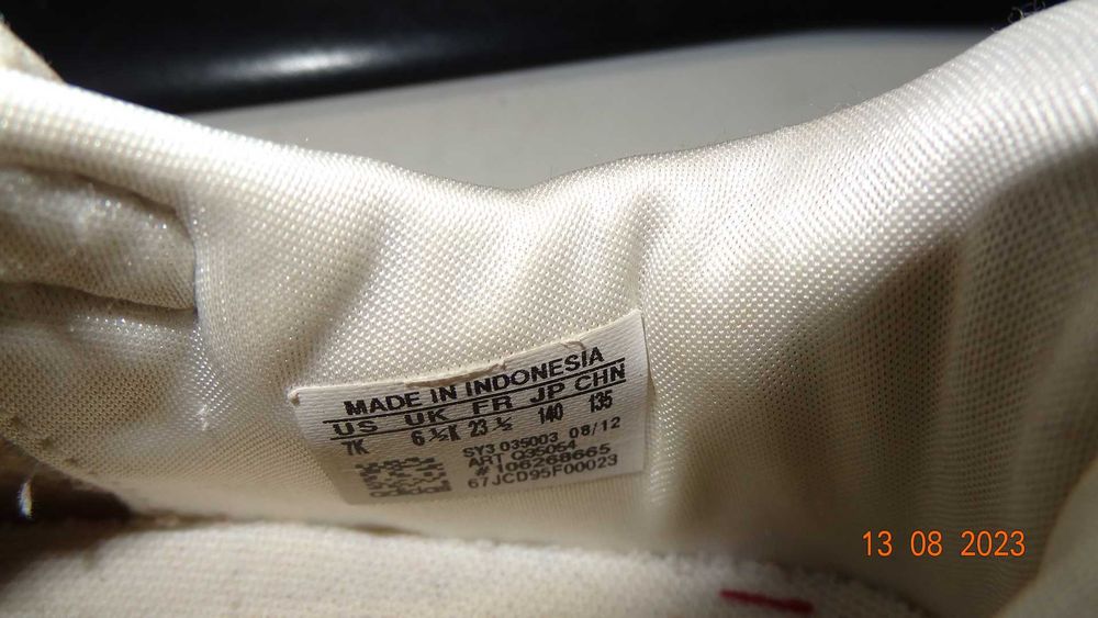 Buty ADIDAS w rozmiarze 23  1/2 stan jak na zdjęciach.