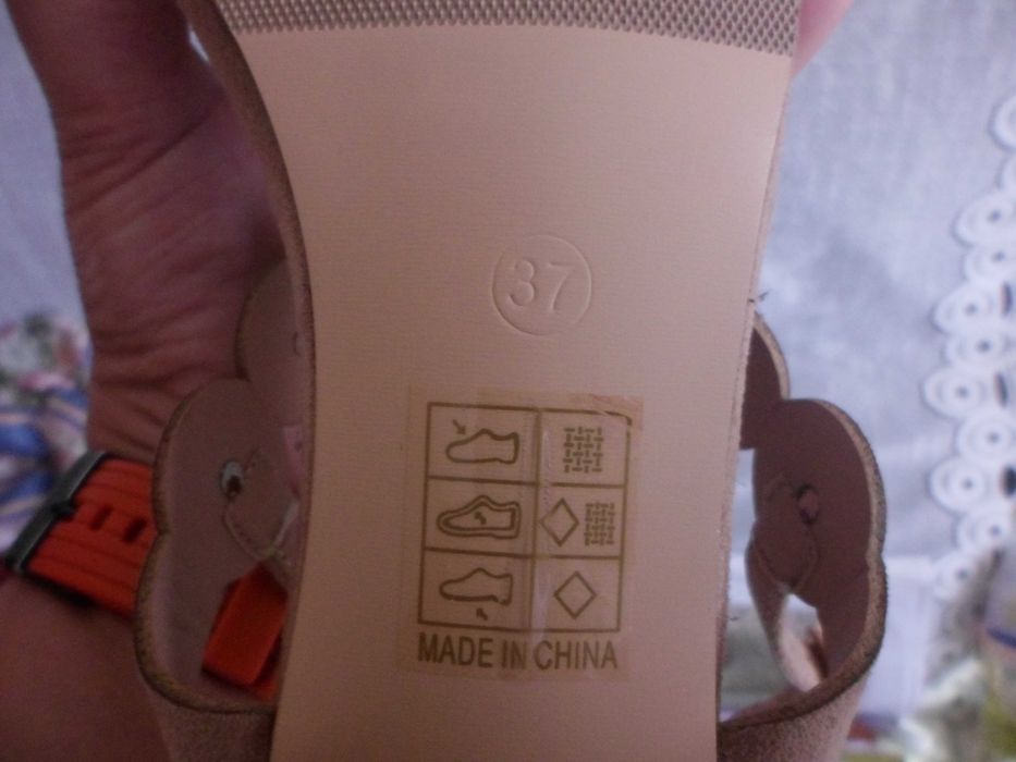 sandálias novas com etiqueta da marca seaside 10€