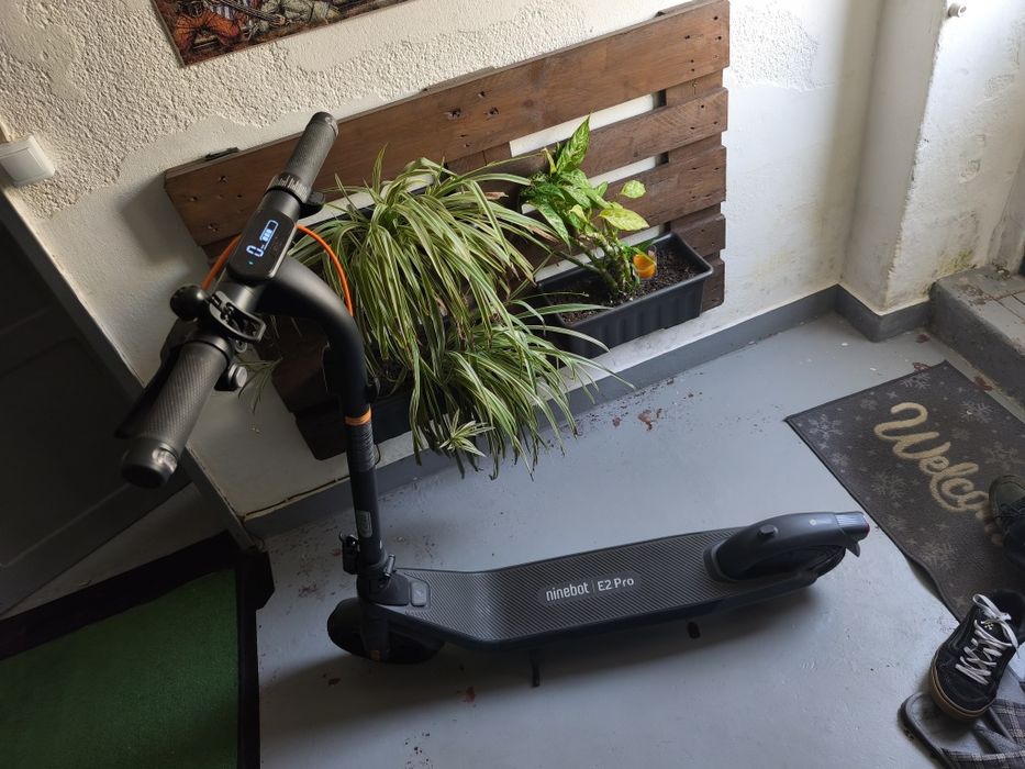 Vendo trotinet ninebot E2 Pro