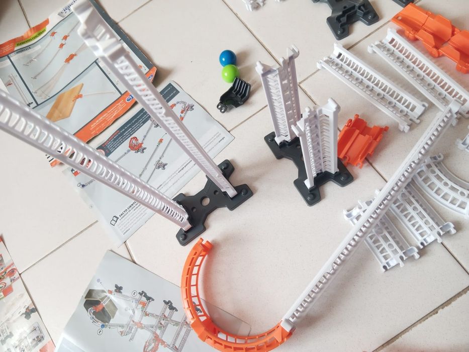 Ação e Reação – Plataformas  Clementoni kit circuito bolas, como foto