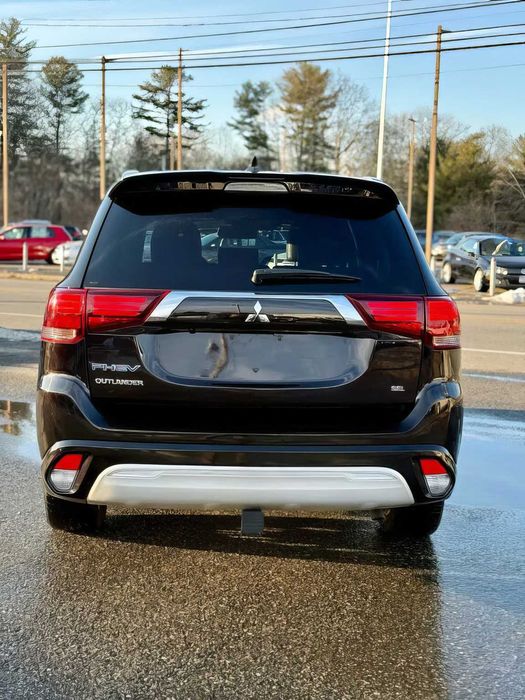 Mitsubishi Outlander      2020