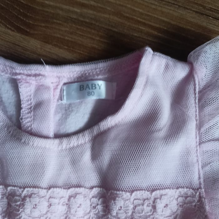 Elegancka sukienka z koronką