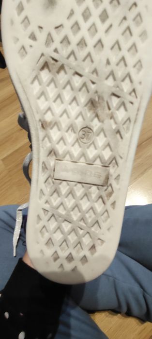 Buty damskie na koturnie