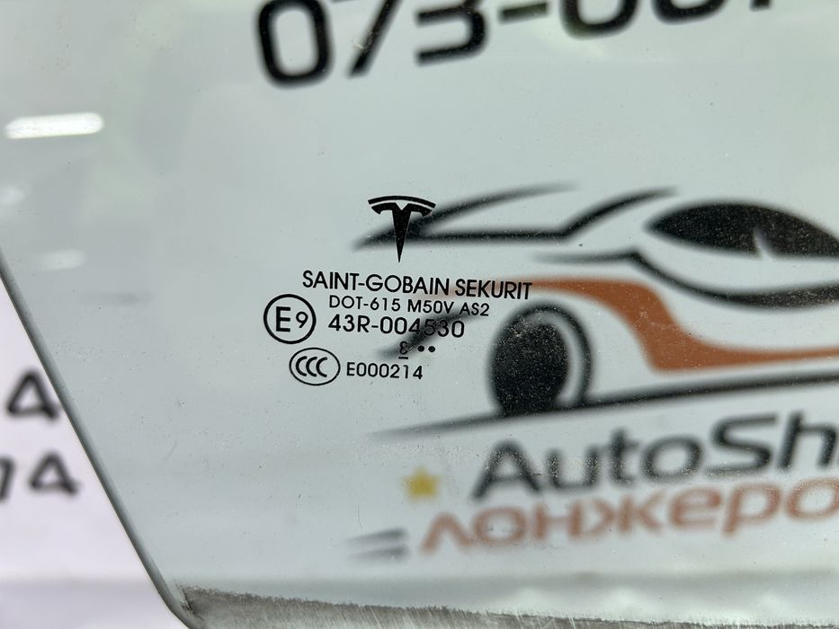 Оригинал переднее правое стекло двери Tesla Model 3 1077901-99-A