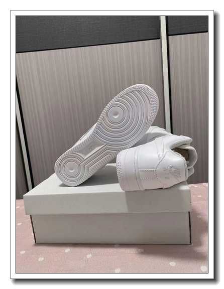 Białe sneakersy Nike Air Force 1 w rozmiarze 38