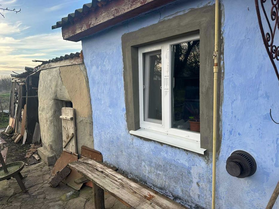 продам 25 соток землі з будинком