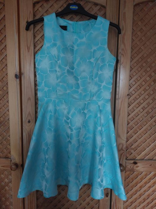 Elegancka sukienka niebieska kwiaty M