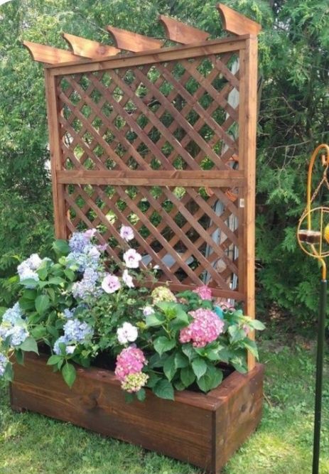 Floreira madeira com painel ripado