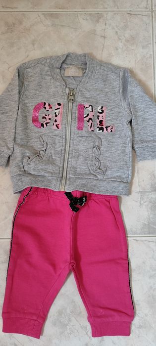 Dois fatos de treino para bebé, como novos.