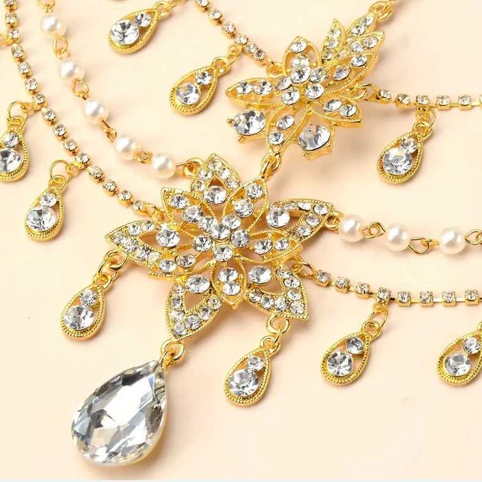 Шикарное индийское восточное украшение на голову. тика.