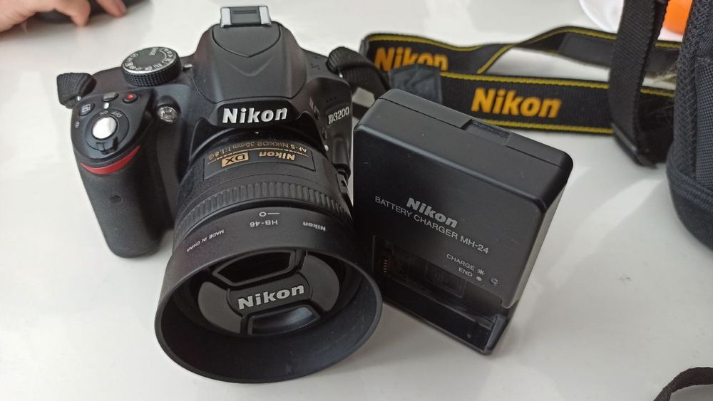 Фотоапарат Nikon D3200 + обʼєктив Nikkor 35mm f/1.8g