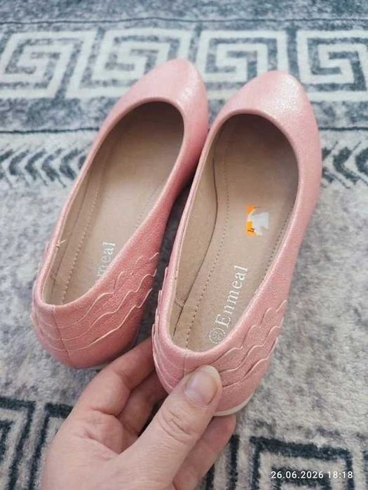 nowe, nienoszone buty damskie marki Enmeal w rozmiarze 39.
