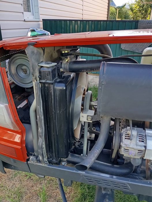 В ціну входить трактор Kubota GL-19, плуг, косарка та фриза
