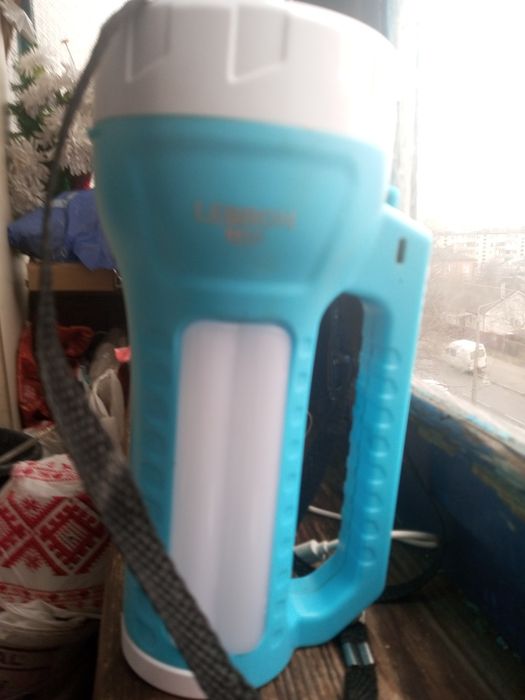 Фонарик аккумуляторный