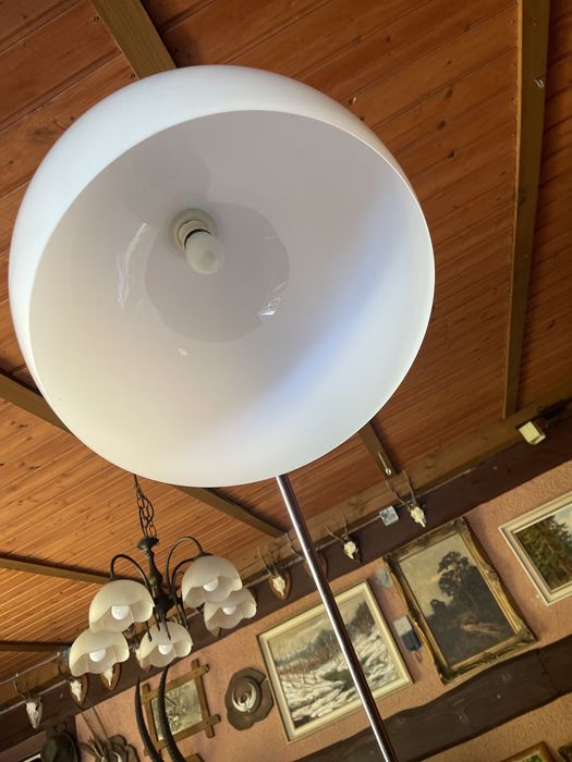 Lampa stojąca klosz bialy plastikowy