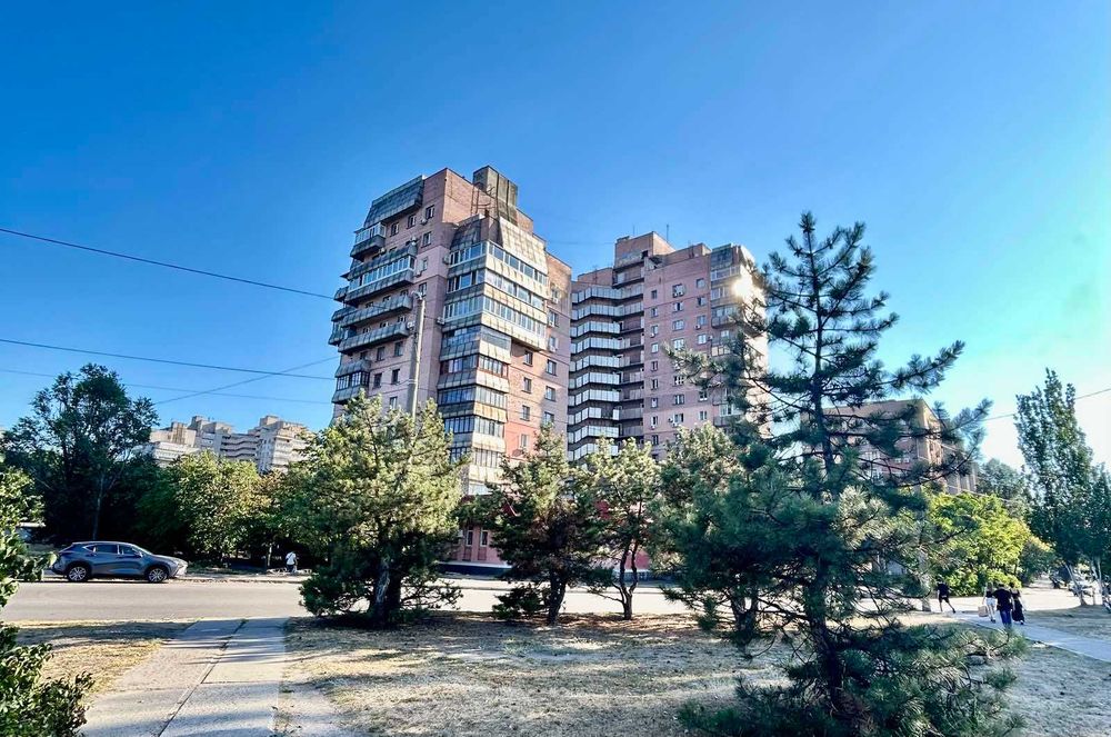 Продам видову 3 кім. квартиру на ж/м Червоний Камінь Покровський