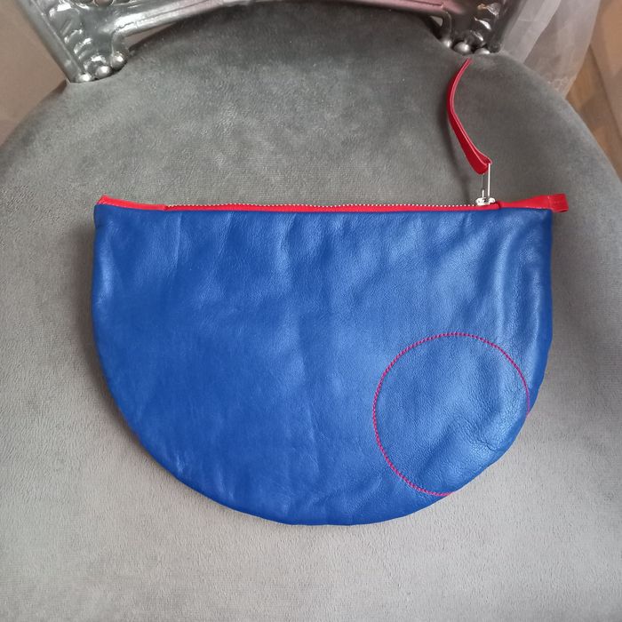 Dwukolorowa torebka kosmetyczka skóra kopertówka granatowa czerwona