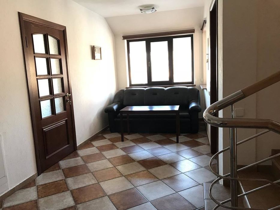 62 Будинок з великий теплим басейном