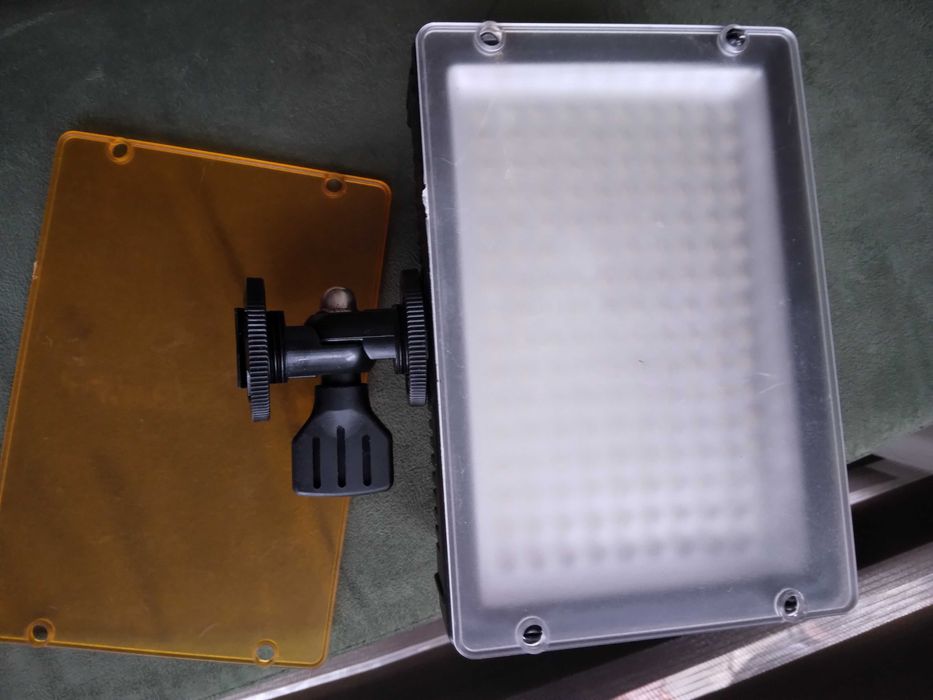 Sprzedam lampe ledowa do kamery