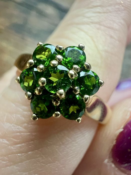 zloty pierscionek z diopsydami