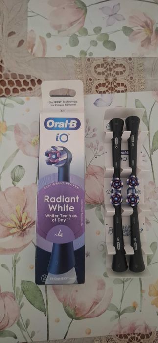 Końcówki do szczoteczki Oral -B iO Radiant White 4 szt.