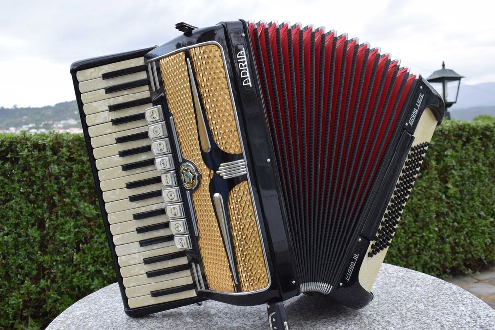Acordeao Adria Piano III Grand Lux 3 Voz,