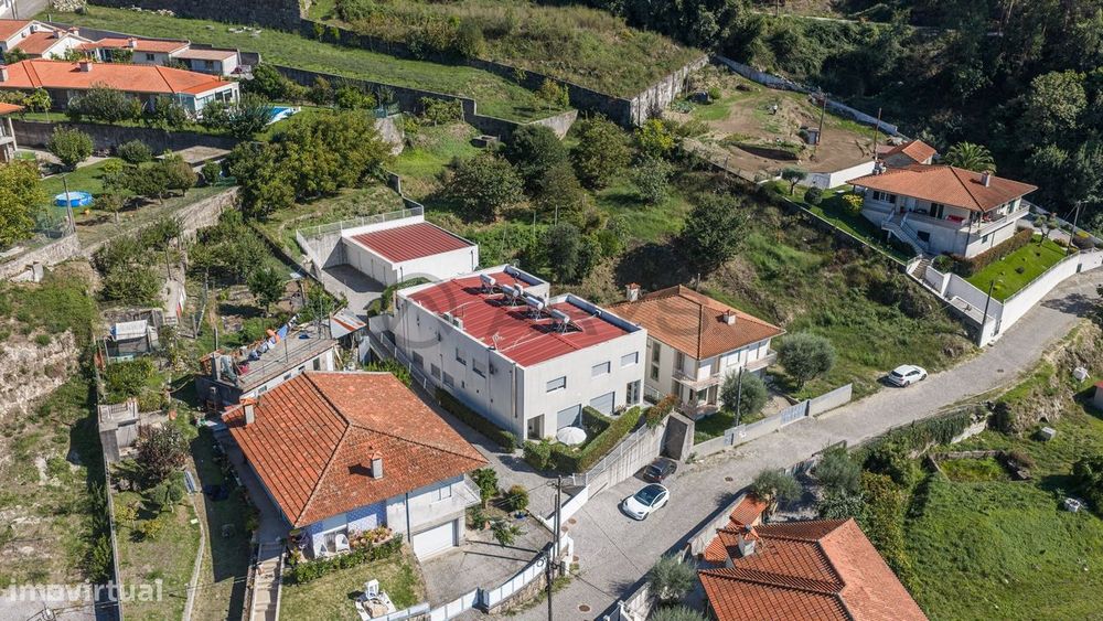 Apartamento T3 com garagem e jardim privativo