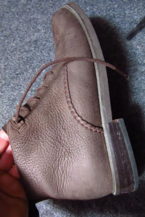 Botas em pele