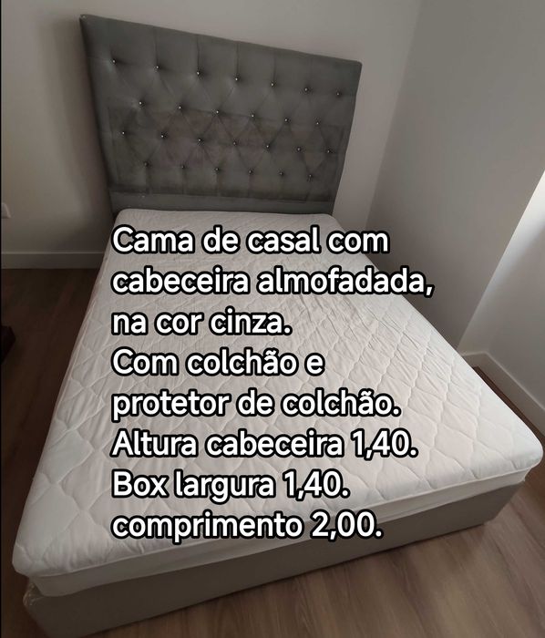 Cama de casal com cabeceira almofada e colchão.
