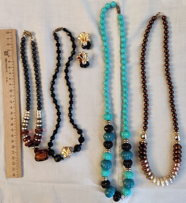 Бижутерия-бусы/клипсы/Чехословакия/Новые