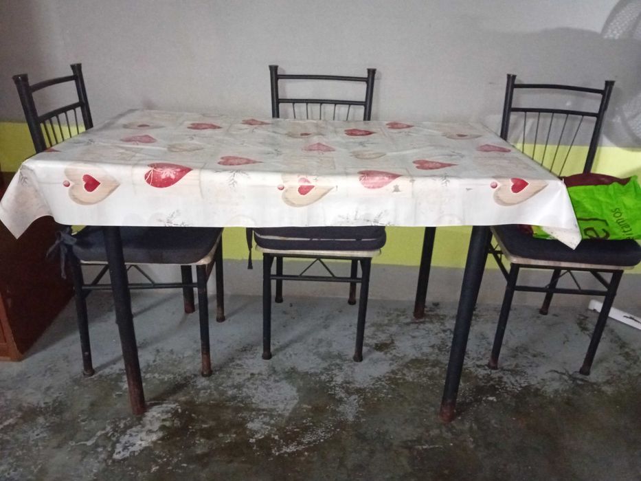 5 euros Mesa com 3 cadeiras