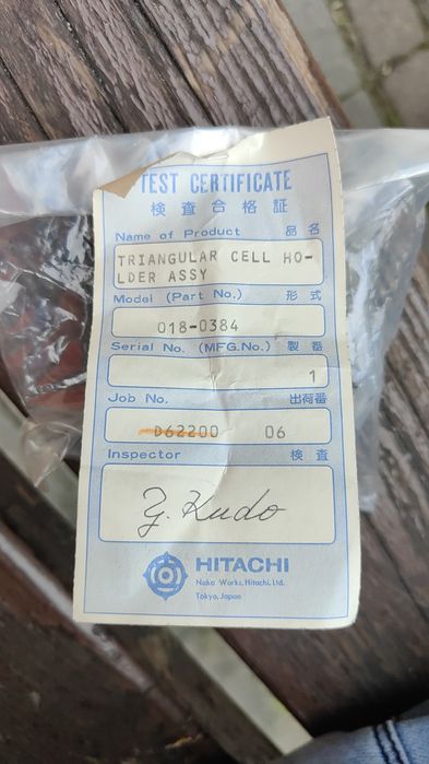 Hitachi Triangular Cell Holder Assy (модель 018-0384) в заводской упаковке.