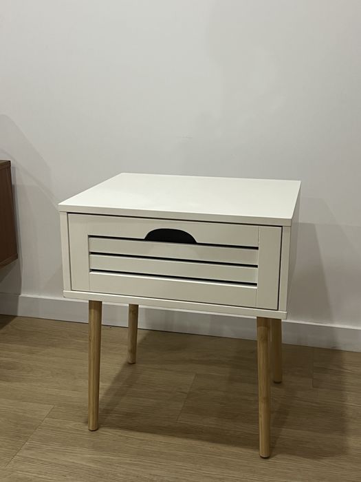 Mesa de cabeceira branca jysk