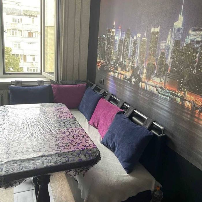 Сади -1 поруч з зупинкою