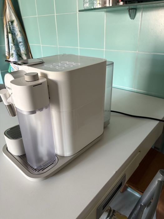 Máquina Nespresso Lattissima