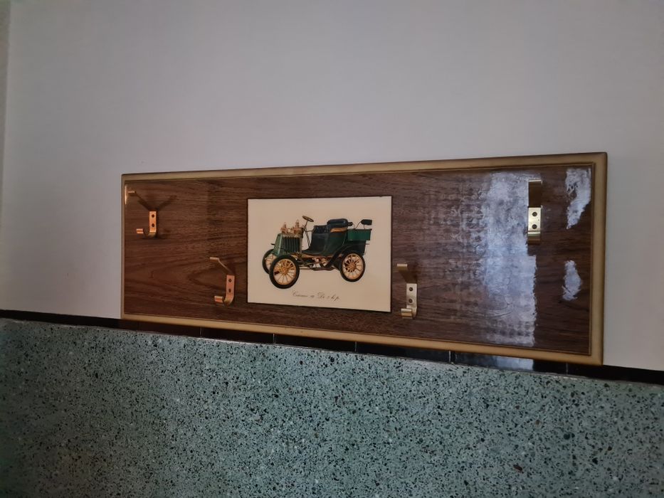 Cabide auto-portante