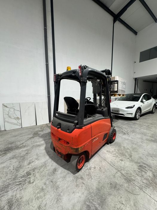 Empilhador elétrico Linde 2014