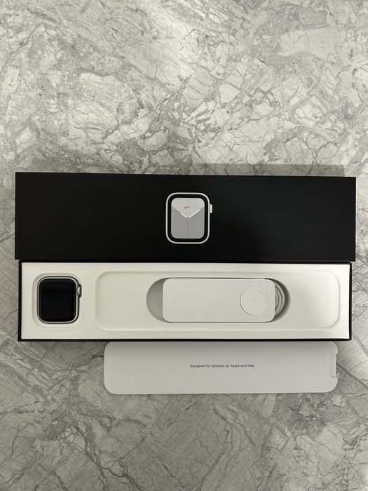 Apple watch se 40 mm вживані