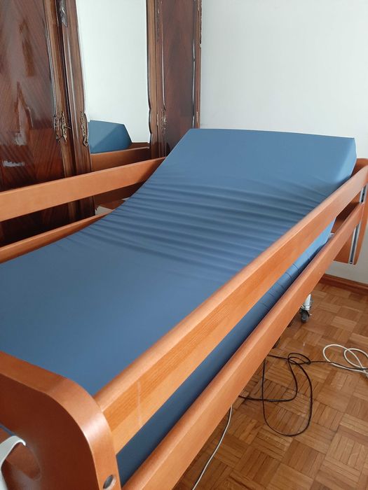 Cama hospitalar elétrica variável em altura + Colchão