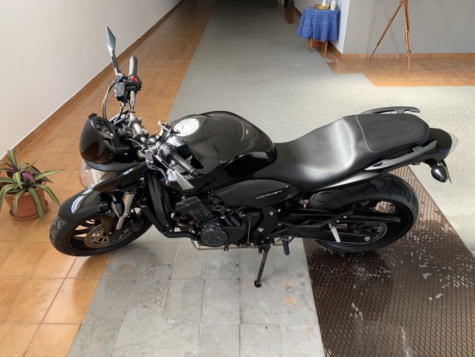 Honda Hornet 2009 — Preta  42.000 km  IMPECÁVEL 4.700€