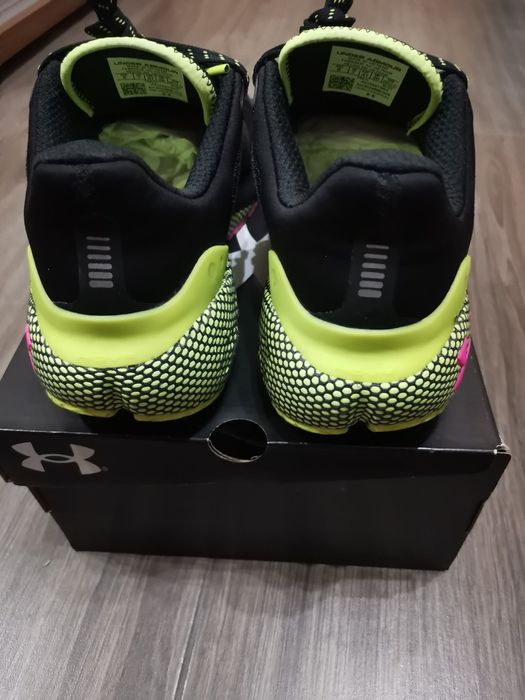 Фирменные модные кроссовки Under Armour HOVR Machina