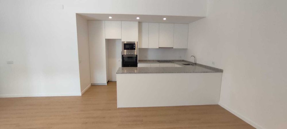 Moradia T2  , remodelada e mobilada